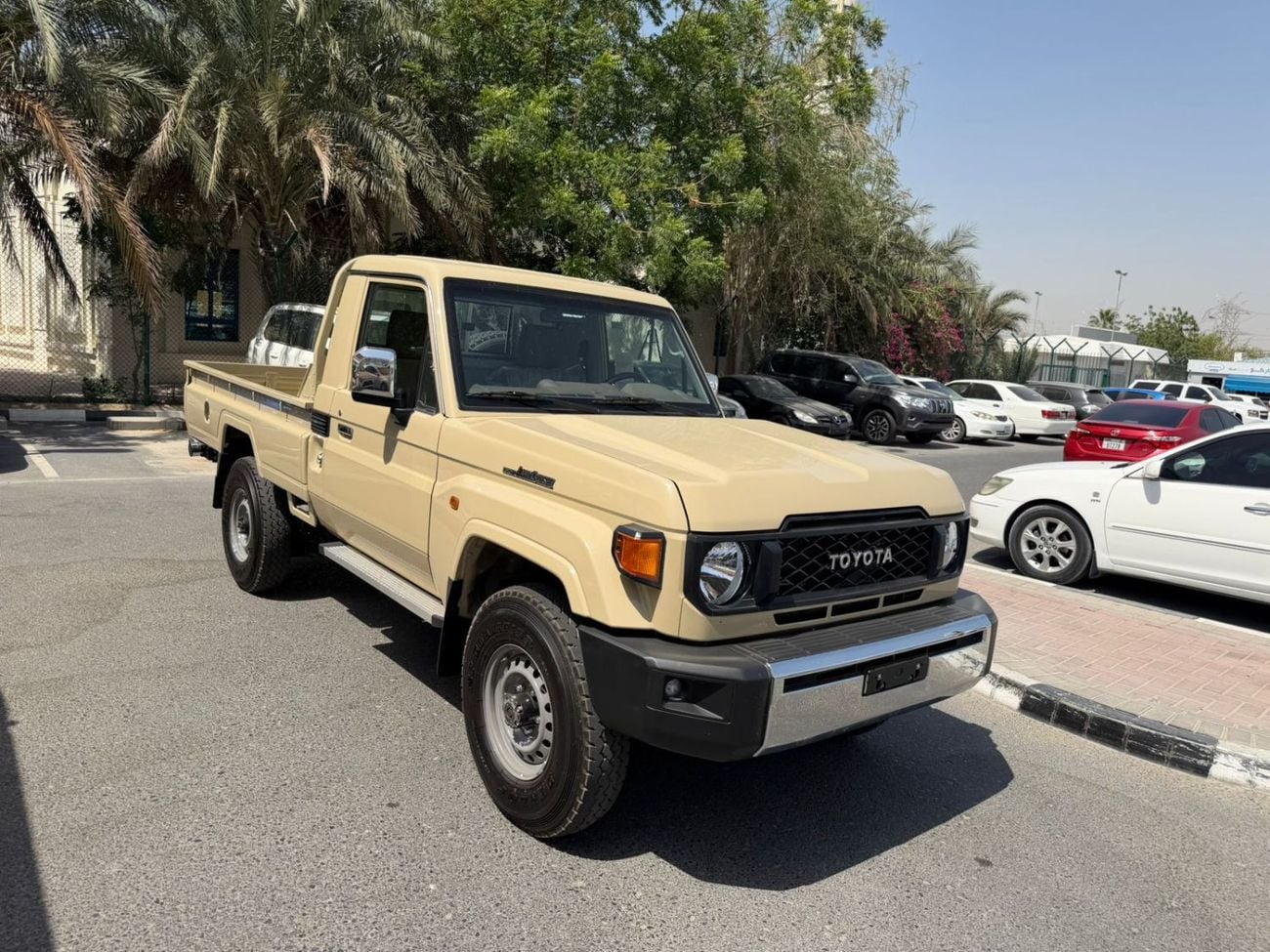 2026 Toyota Land Cruiser Pick Up, braun, 0 km, Import VAE — Foto 1