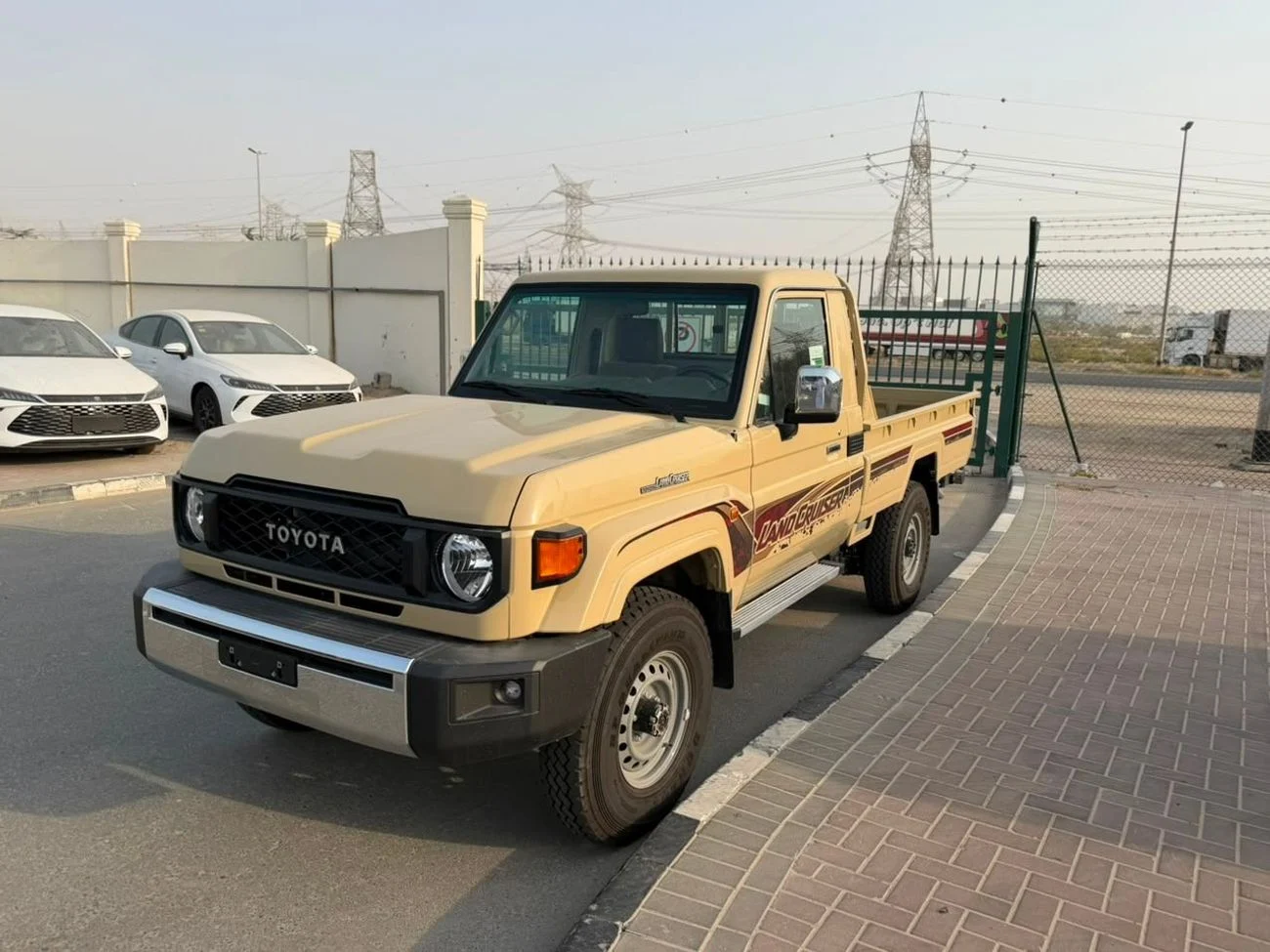 2026 Toyota Land Cruiser Pick Up Toyota LC79 SC 4.0 AT 2026 basic, beige, 0 km, Import VAE — Foto 1