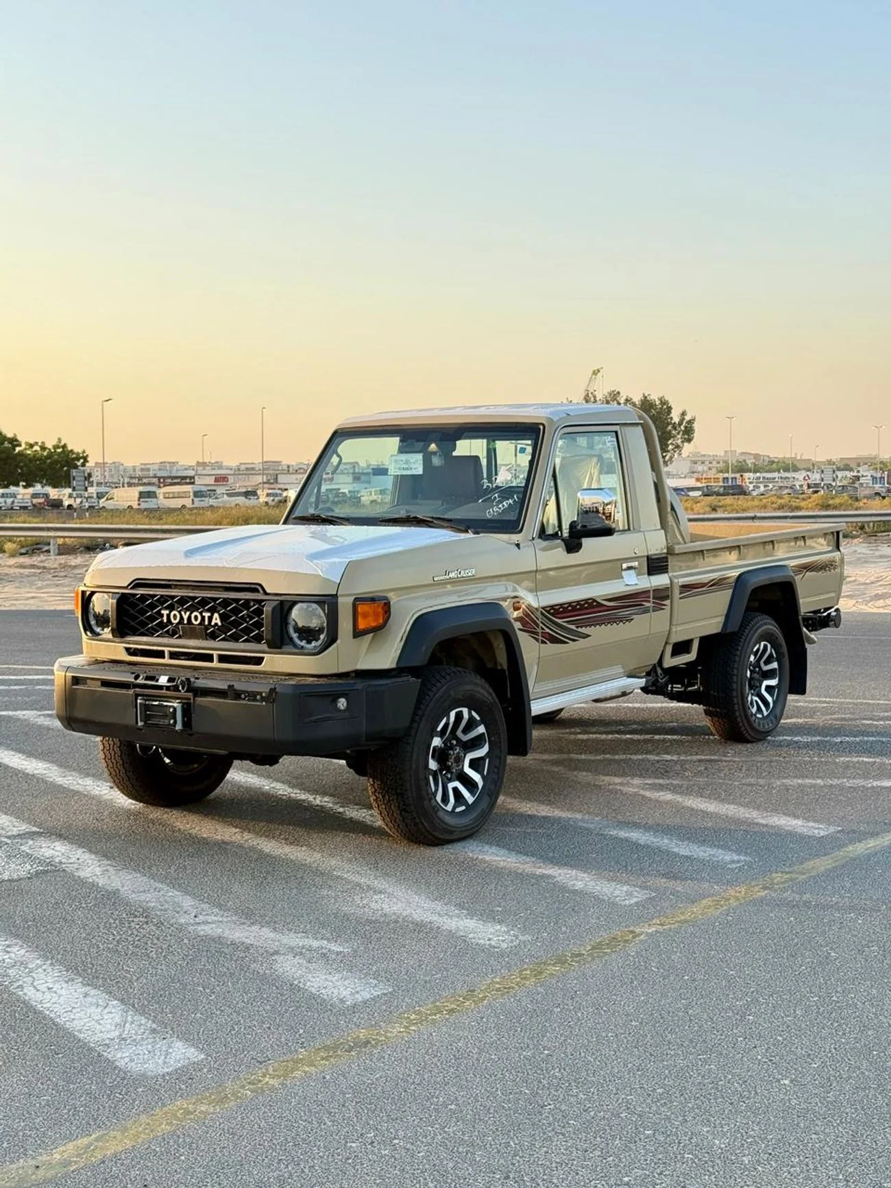 2026 Toyota Land Cruiser Pick Up Toyota - Land Cruiser - Pick-up - (70 Series) - (GRJ79) - 4.0L - 2026, beige, 0 km, Import VAE — Foto 1