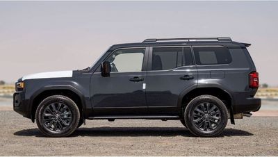 2026 Toyota Prado VXR, grau, 0 km, Import VAE — Foto 5 z 13