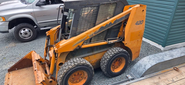 2010 Case 420, 2.000 mth, Import Kanada — Foto 1