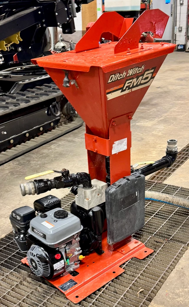 Ditch Witch FM5, Import Kanada — Foto 1