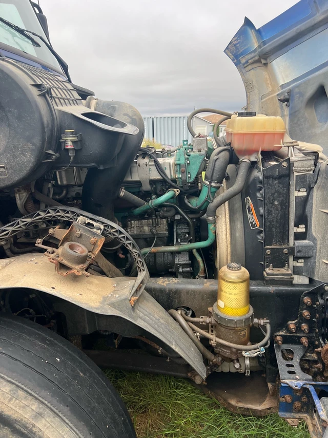 2007 Volvo SEMI, 175.600 mth, Import Kanada — Foto 1
