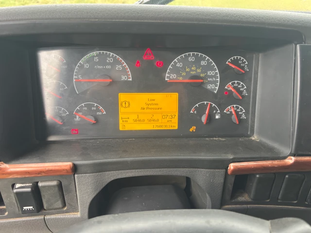 2007 Volvo SEMI, 175.600 mth, Import Kanada — Foto 5 z 5