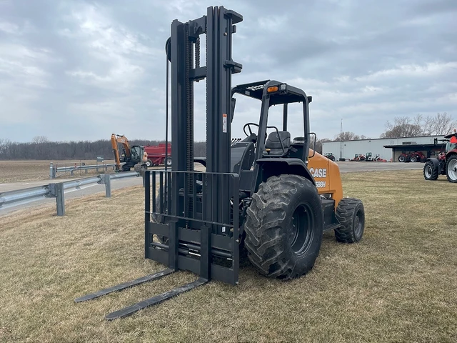 2024 Case 588H, Import Kanada — Foto 1