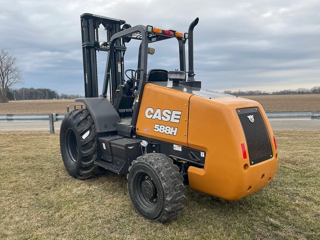 2024 Case 588H, Import Kanada — Foto 4 z 5