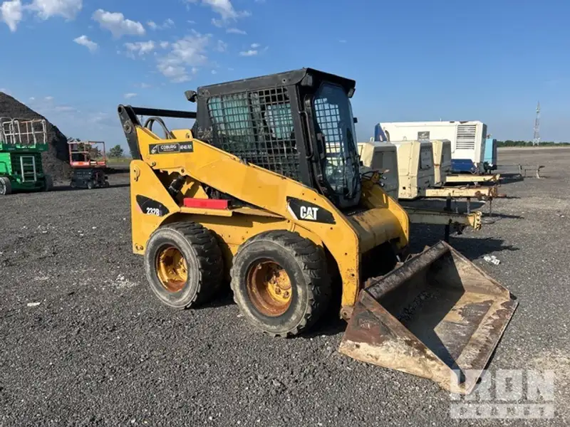 2010 Cat 232B, Import Kanada — Foto 4 z 12