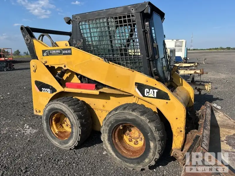 2010 Cat 232B, Import Kanada — Foto 9 z 12