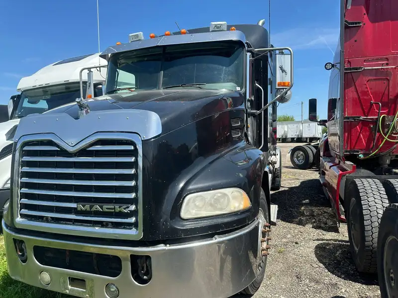 2014 Mack MP8-BLACK, schwarz, Import Kanada — Foto 2 z 12
