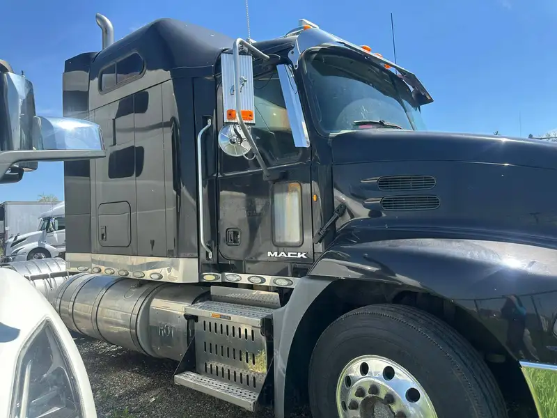 2014 Mack MP8-BLACK, schwarz, Import Kanada — Foto 3 z 12