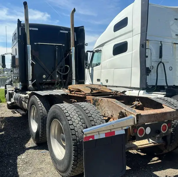 2014 Mack MP8-BLACK, schwarz, Import Kanada — Foto 9 z 12