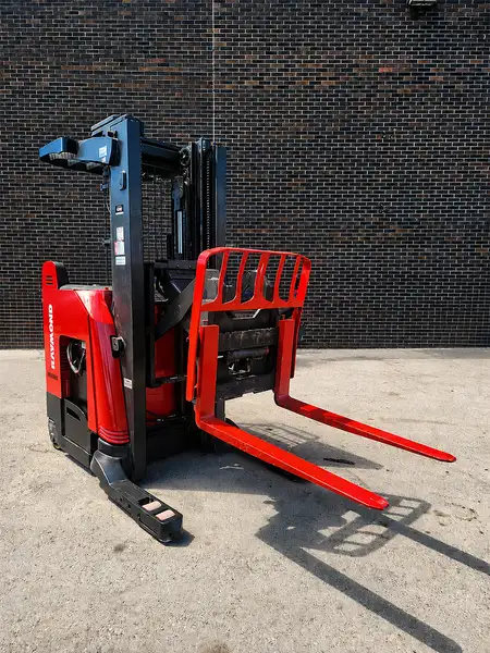 2015 Raymond 8410, Import Kanada — Foto 1