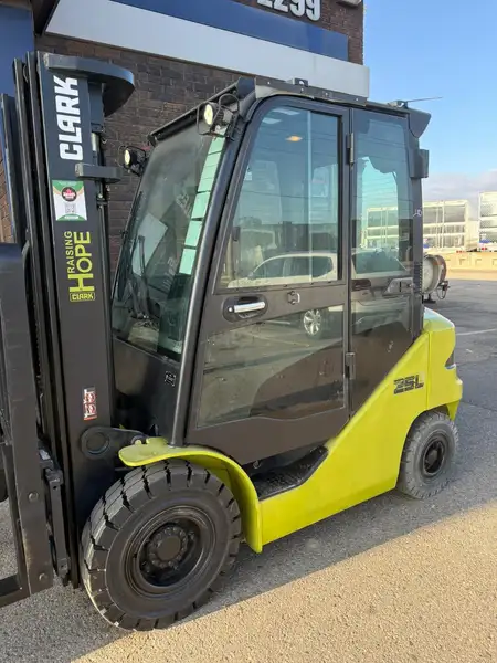 2021 Clark C25L, Import Kanada — Foto 4 z 12