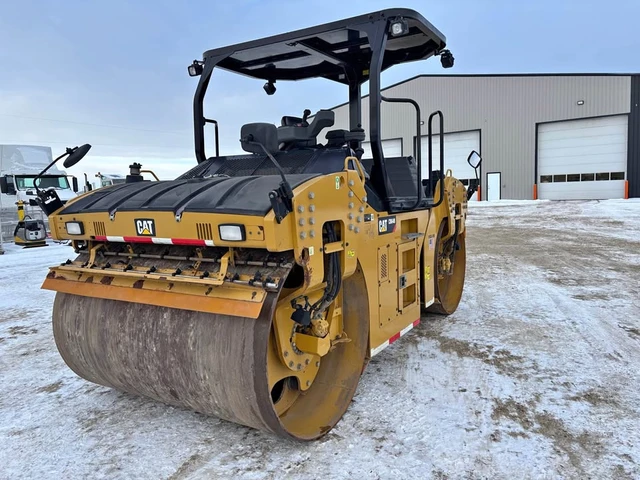 2017 Caterpillar CB64B, 1 mth, Import Kanada — Foto 1