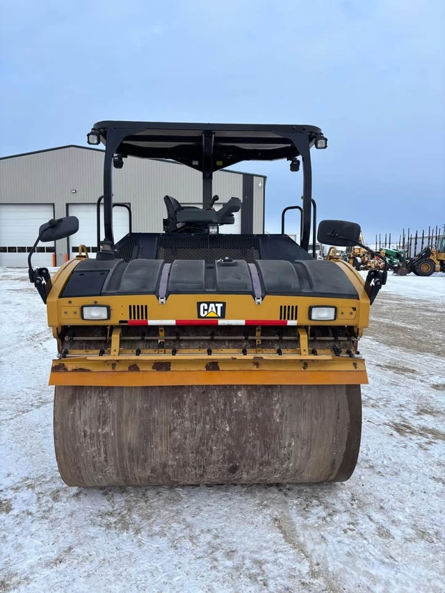 2017 Caterpillar CB64B, 1 mth, Import Kanada — Foto 2 z 5