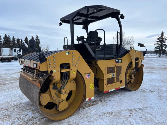 2017 Caterpillar CB64B, 1 mth, Import Kanada — Foto 4 z 5