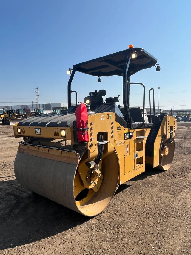 2014 Caterpillar CB54B, 1 mth, Import Kanada — Foto 1