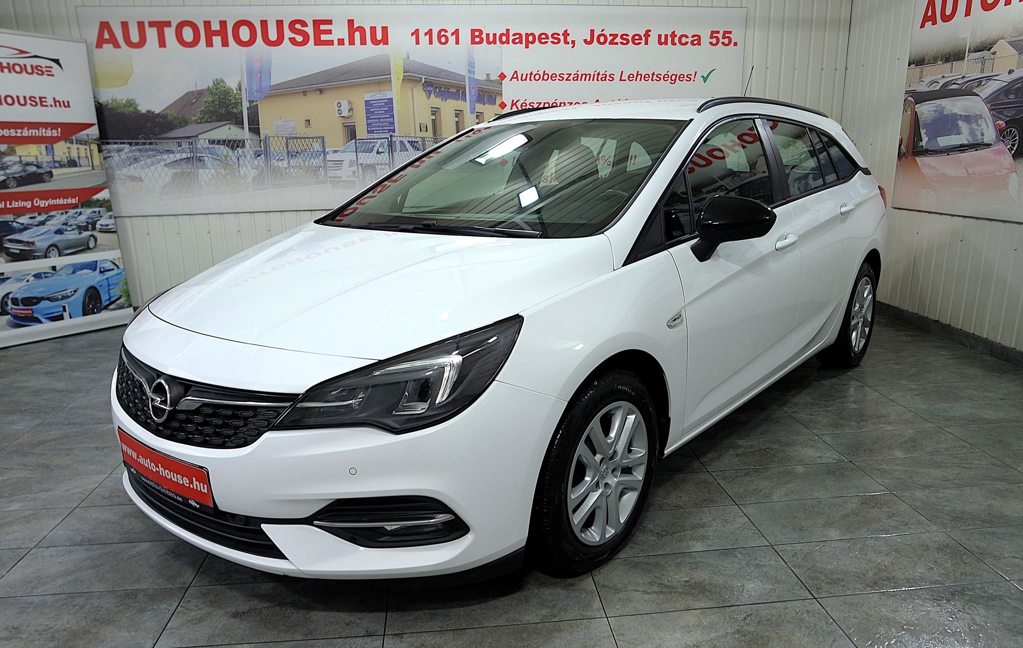 2022 Opel, 138.000 km, Ungarn — Foto 1