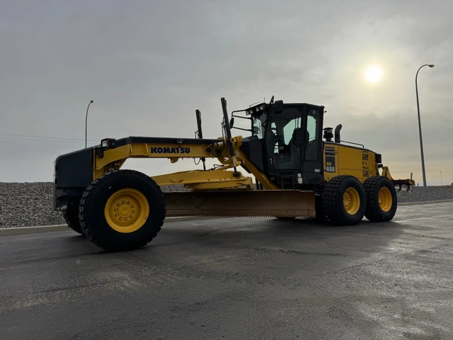 2012 Komatsu GD, rot, Import Kanada — Foto 1