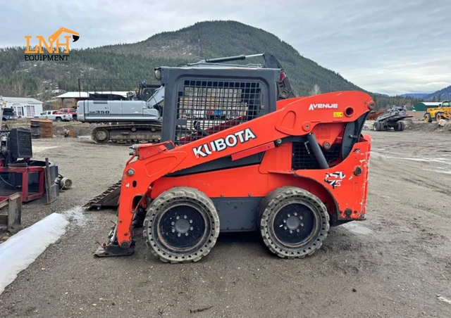 2017 Kubota SSV75, rot, 1 mth, Import Kanada — Foto 1
