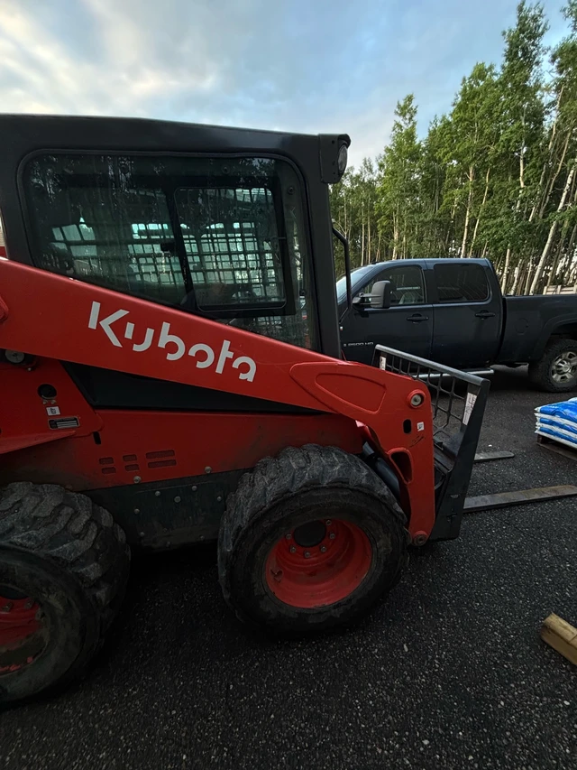 2012 Kubota SSV75, Import Kanada — Foto 2 z 5