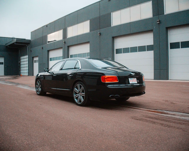 2017 Bentley Flying Spur V8, schwarz, 49.000 km, Import Kanada — Foto 1