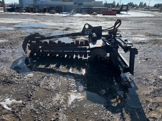BRADCO Trencher #B958, rot, 1 mth, Import Kanada — Foto 1