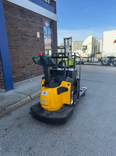 2015 Jungheinrich ECR327A, Import Kanada — Foto 2 z 5