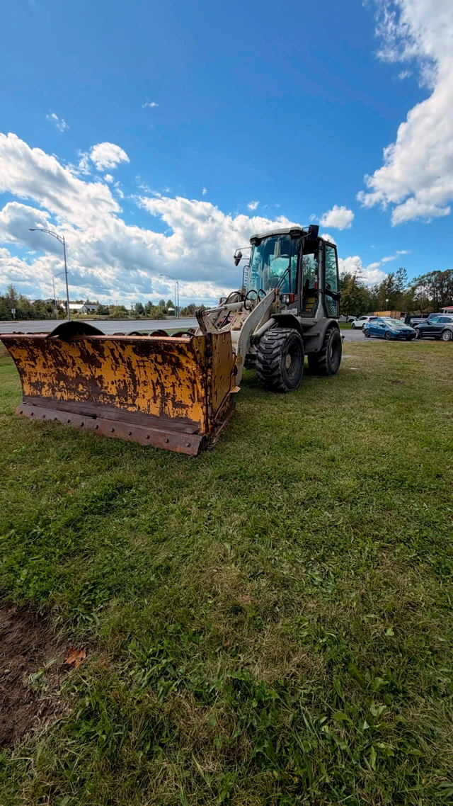 2009 Takeuchi CHARGEUR, 5.781 mth, Import Kanada — Foto 1 z 5 2009 Takeuchi CHARGEUR, 5.781 mth, Import Kanada — Foto 1 z 5