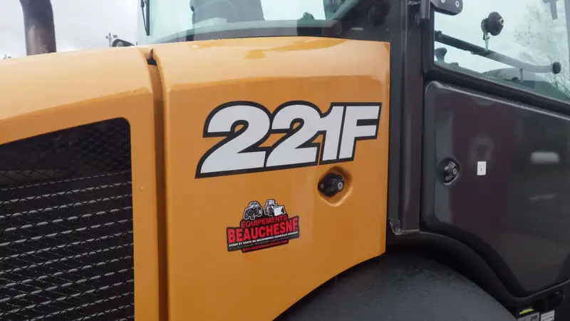 2021 Case 221F, Import Kanada — Foto 9 z 12