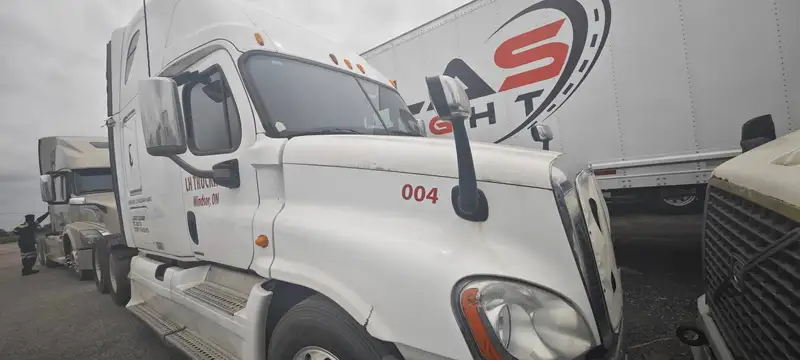 2012 Freightliner CASCADIA-SLEEPER-WHITE cascadia sleeper, weiß, 800.000 mth, Import Kanada — Foto 5 z 7