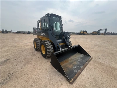 2023 John Deere 324G, 1 mth, Import Kanada — Foto 2 z 5