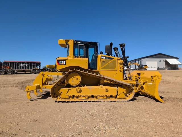 2017 Caterpillar D6T, 1 mth, Import Kanada — Foto 1