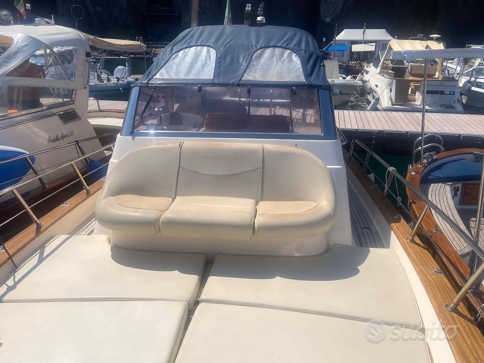 Nautica, Import Auf Lager in der EU — Foto 1