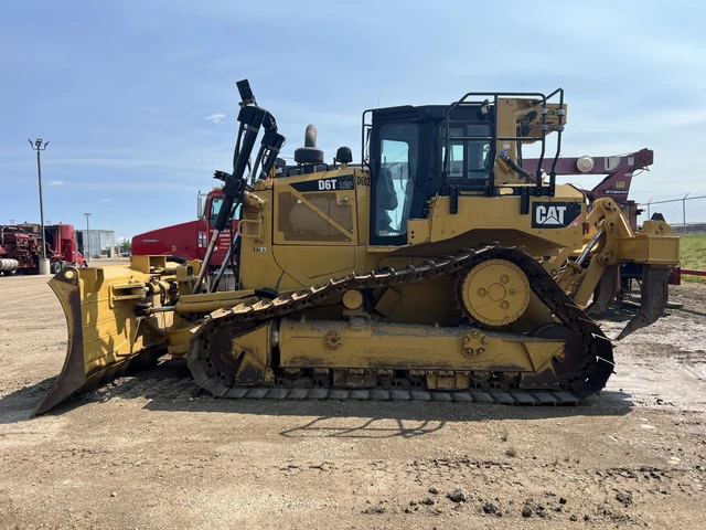 2015 Caterpillar D6T, 1 mth, Import Kanada — Foto 2 z 5