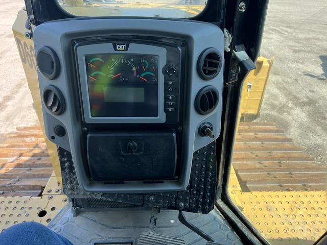 2015 Caterpillar D6T, 1 mth, Import Kanada — Foto 4 z 5