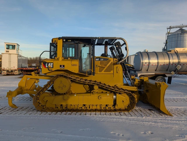 2013 Caterpillar D6T, 1 mth, Import Kanada — Foto 1