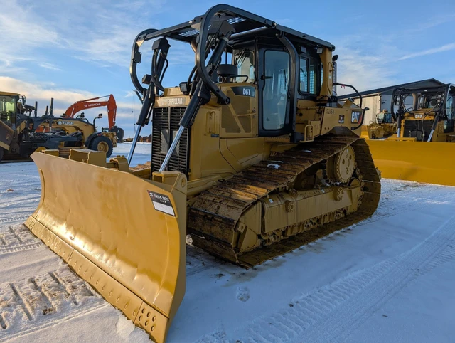 2013 Caterpillar D6T, 1 mth, Import Kanada — Foto 2 z 5