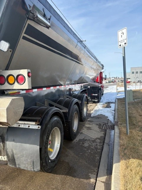 2024 ROUGHNECK, Import Kanada — Foto 3 z 5