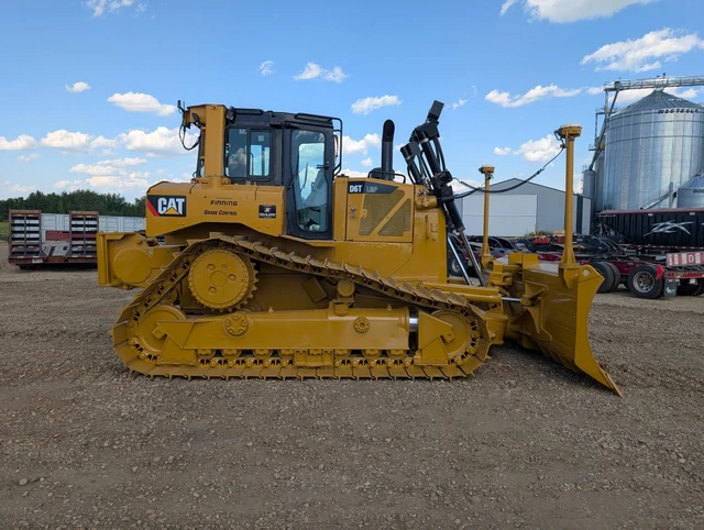 2013 Caterpillar D6T, 1 mth, Import Kanada — Foto 2 z 5