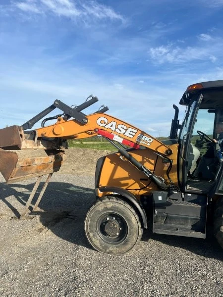 2019 Case 580, 1 mth, Import Kanada — Foto 3 z 5