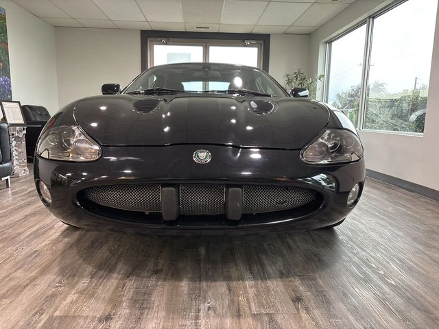 2004 Jaguar Xkr, schwarz, 22.884 km, Import Kanada — Foto 2 z 5