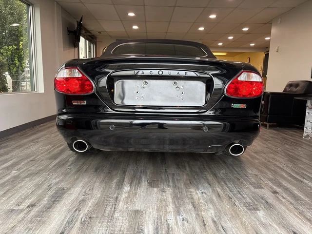2004 Jaguar Xkr, schwarz, 22.884 km, Import Kanada — Foto 3 z 5
