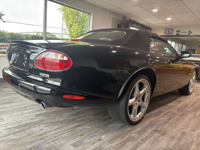 2004 Jaguar Xkr, schwarz, 22.884 km, Import Kanada — Foto 4 z 5