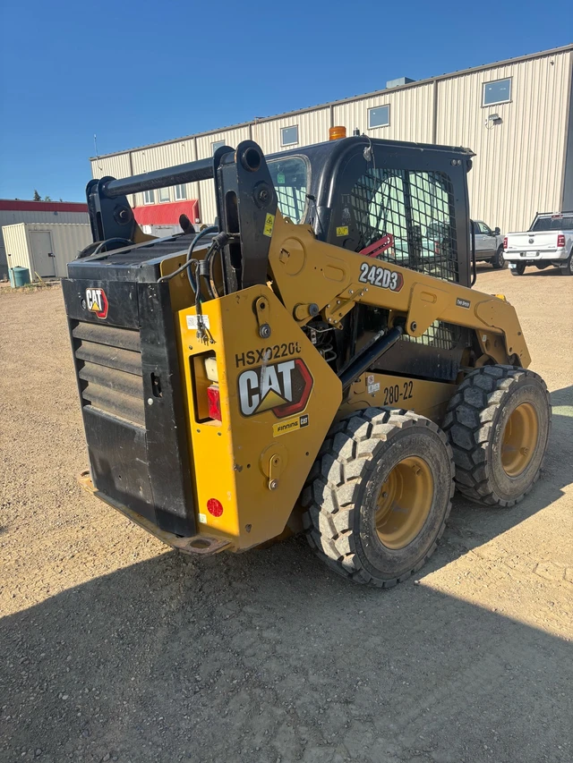 2022 Caterpillar 242D3, Import Kanada — Foto 3 z 5