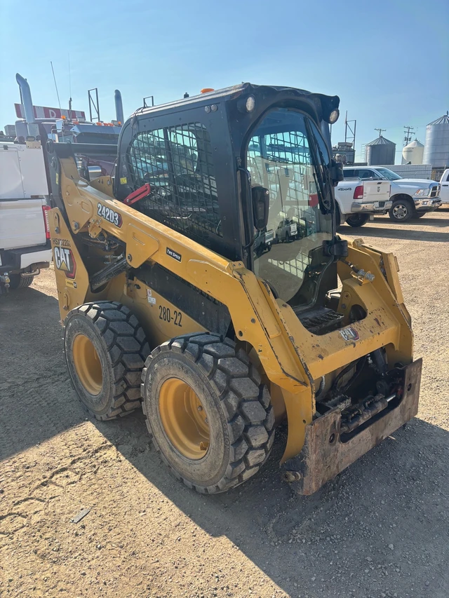 2022 Caterpillar 242D3, Import Kanada — Foto 4 z 5