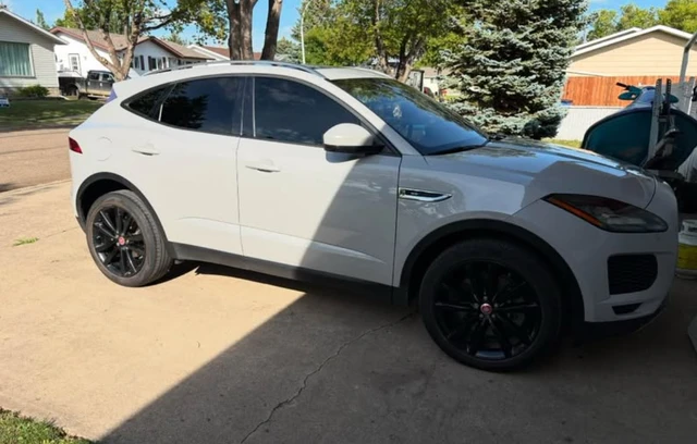 2018 Jaguar E Pace SE, silber, 179.000 km, Import Kanada — Foto 1