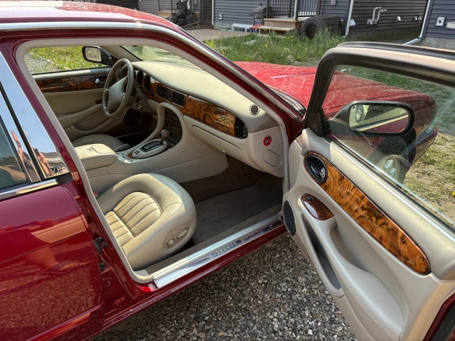 2000 Jaguar Xj8, 118.350 km, Import Kanada — Foto 3 z 5