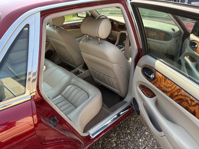 2000 Jaguar Xj8, 118.350 km, Import Kanada — Foto 4 z 5
