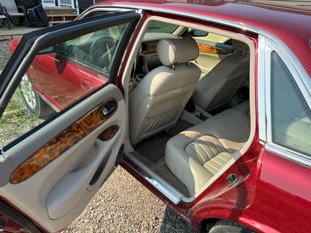 2000 Jaguar Xj8, 118.350 km, Import Kanada — Foto 5 z 5